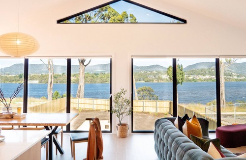 Austins Ferry House | Waterfront Luxury hideaway home/close to MONA art museum