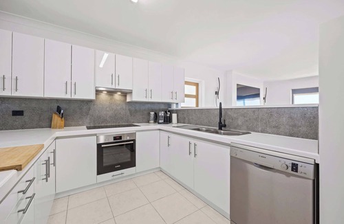 Dawesville House | Waterfront Oasis in Dawesville