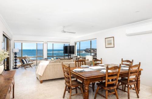 Anna Bay House | Waterfront Ocean Cottage