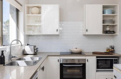 Anna Bay House | Waterfront Ocean Cottage