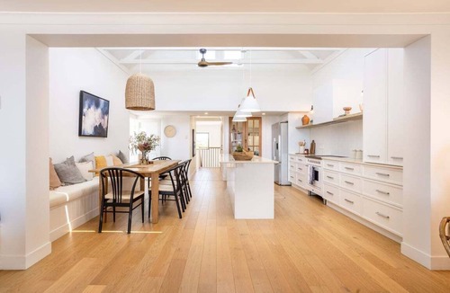 Cooee Bay House | Waterfront On Wattle