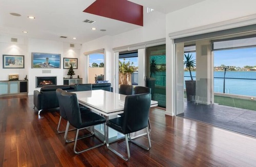 West Lakes House | WATERFRONT, pontoon, golf, beach, kids play area.