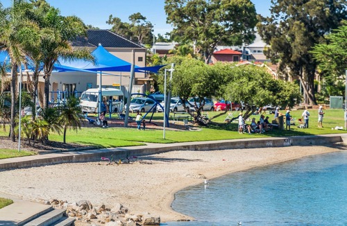 West Lakes House | WATERFRONT, pontoon, golf, beach, kids play area.