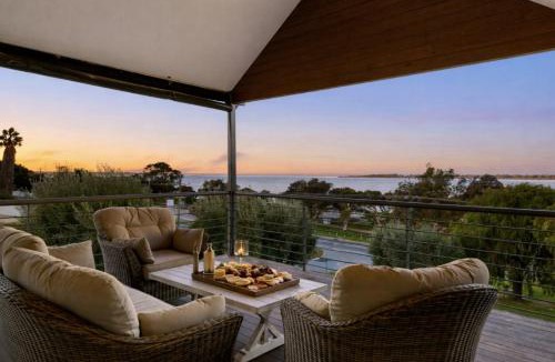 Dawesville House | Waterfront Retreat Estuary Views & Balcony