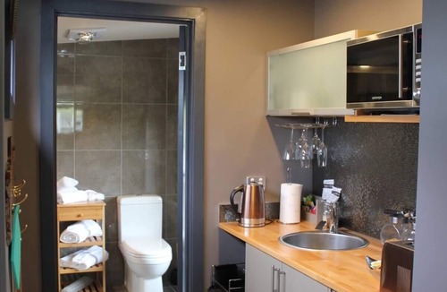 Kettering Bed & Breakfast | Waterfront Self Contained Accommodation Overlooking Marina