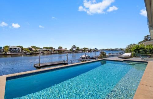 Pelican Waters House | Waterfront Showpiece