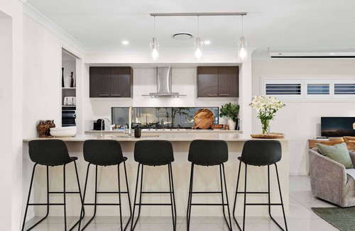 Maroochydore House | Waterfront Stay at Sunshine Villa