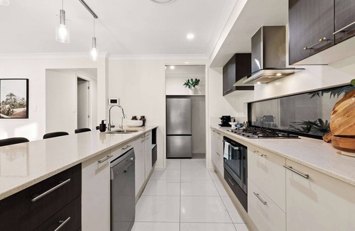 Maroochydore House | Waterfront Stay at Sunshine Villa