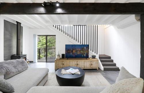 St. Georges Basin House | Waterfront Stay, Pet Friendly