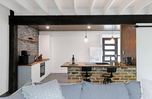 St. Georges Basin House | Waterfront Stay, Pet Friendly