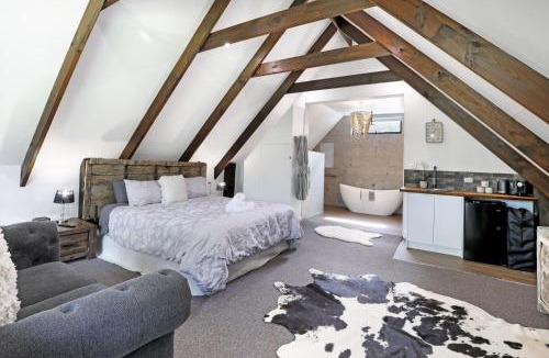 St. Georges Basin House | Waterfront Stay, Pet Friendly