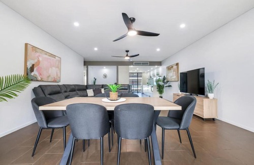 Darwin City Centre Apartment | Waterfront Stunner