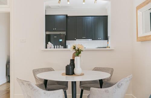 Millers Point House | Waterfront Stylish & Charming Retreat