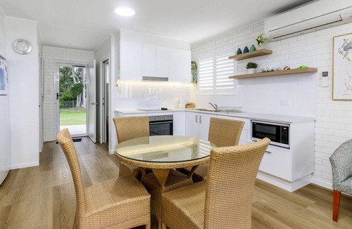 Bongaree Apartment | Waterfront Views From Ground Floor