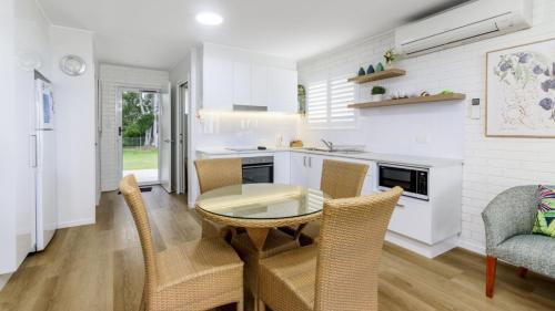 Bongaree House | Waterfront Views From Ground Floor
