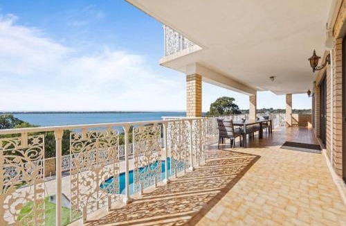 Dawesville House | Waterfront Wonder in Dawesville