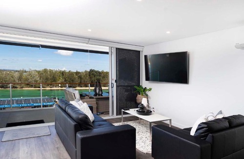 Forster Apartment | Waterline 304