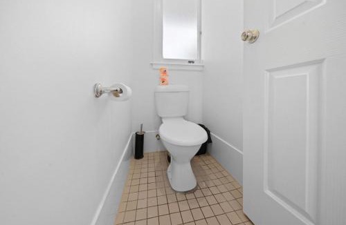 Koonawarra House | Waterside 3 BDR House with Fully Fenced & Car Park