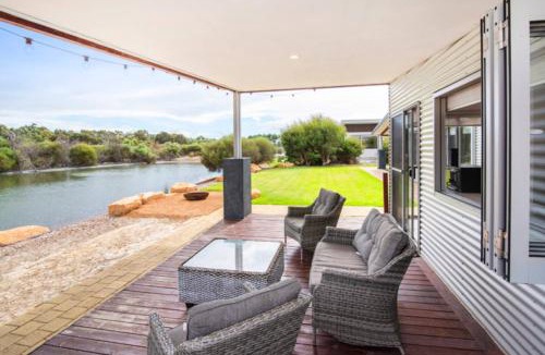 Wilyabrup House | Waterside Wilyabrup - Lake View - Family Friendly