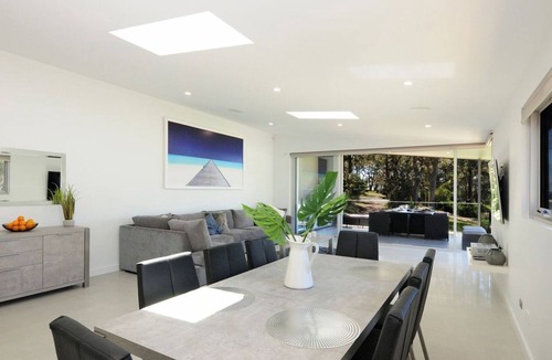 Huskisson House | Waterview by Experience Jervis Bay