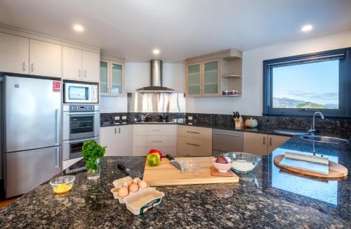 Coles Bay House | Waterview - Freycinet Holiday Houses