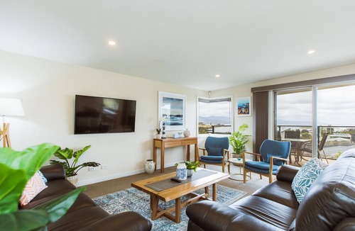 Bicheno House | WATERVIEW VILLA, walk to REDBILL beach, VIEWS , NETFLIX