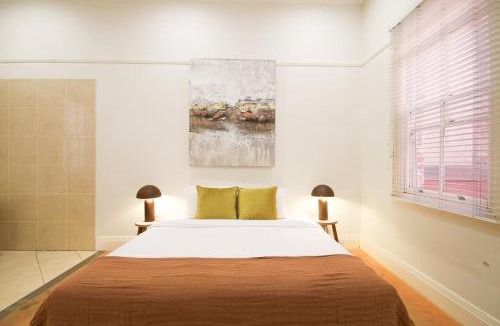 Wagga Wagga Apartment | Waterviews - Hidden Gem in CBD - Sleeps 10