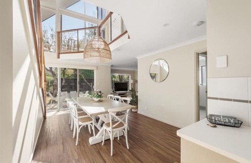 Quindalup House | Wattle - Sought-After Beachfront Haven near Town Centre