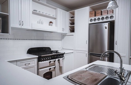 Castlemaine House | Wattle Terrace - Central Castlemaine Sanctuary