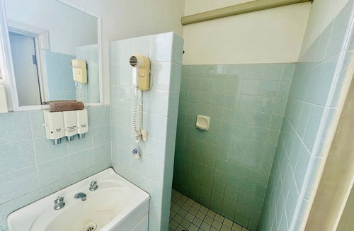 Cootamundra Hotel | Wattle Tree Motel