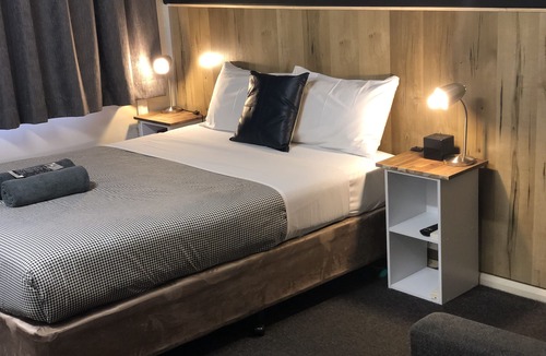 Cootamundra Hotel | Wattle Tree Motel