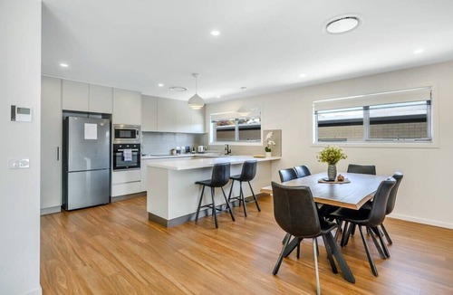 Warrane Villa | "Wattle Villa" No2 -2BR/2BA–10min to CBD-Airport.