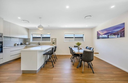 Warrane Villa | "Wattle Villa" No2 -2BR/2BA–10min to CBD-Airport.