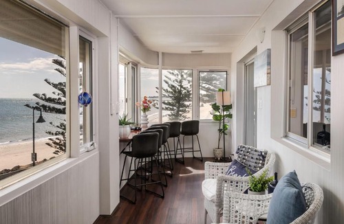 Glenelg South Apartment | Wave Breaker - Beach Front 3B,1B