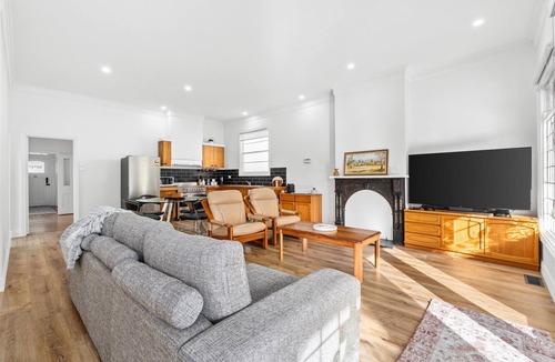 Traralgon House | Welcome To Harry's.