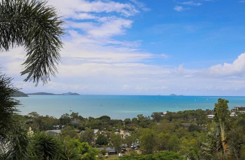 Cannonvale Apartment | Welcoming Apartment w/ AC + Pool