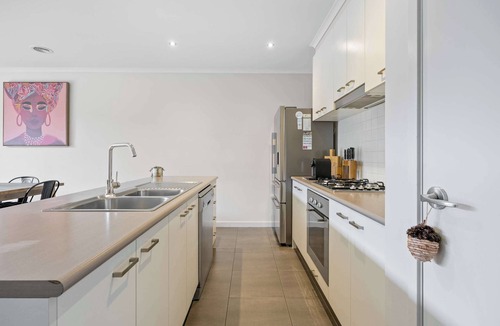 Alfredton Condo | Welcoming Willoby Apartment, Ballarat