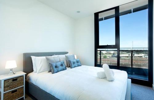West Melbourne Apartment | Well-connected North Melbourne Escape with Balcony