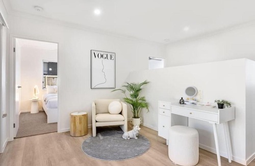 Browns Plains House | Well-decorated 4BR Family home steps to mall