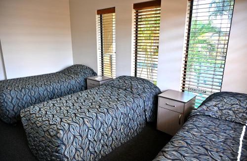 Emerald Hotel | Western Gateway Motel and Apartments