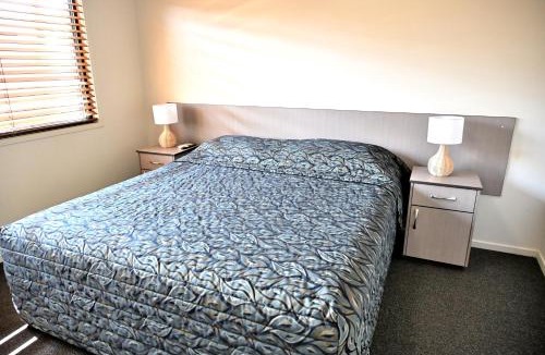 Emerald Hotel | Western Gateway Motel and Apartments