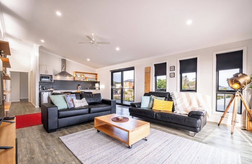 Coles Bay House | Whale Watcher 1 - Freycinet Holiday Houses