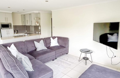 Bargara Apartment | Where bush meets the sea