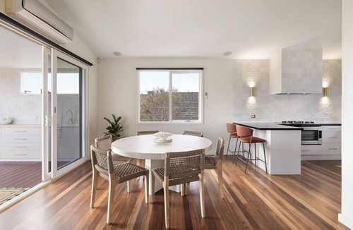 McCrae House | Where style meets the sea: 180° Views & Beachside Living