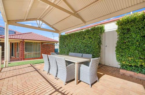 Dubbo House | Whispering Glen - Pool Entertainer Close to Zoo
