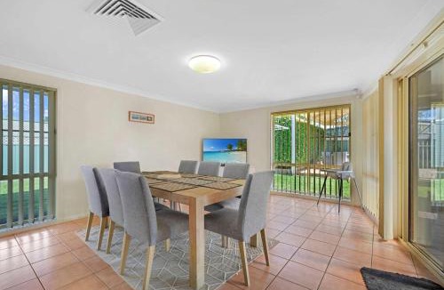 Dubbo House | Whispering Glen - Pool Entertainer Close to Zoo