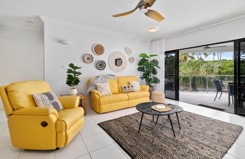 Cairns North Apartment | Whispering Palms - Poolside Escape on the Esplanade
