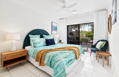 Cairns North Apartment | Whispering Palms - Poolside Escape on the Esplanade