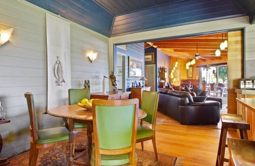 Goulburn Weir House | Whispering Willows | Absolute Waterfront Escape