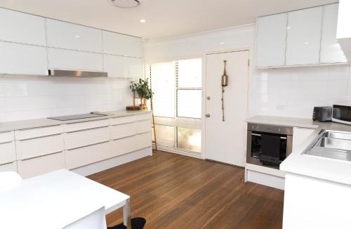 Lake Cathie House | White Beach Cottage